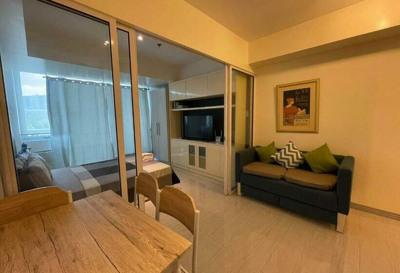 فندق Azure Urban Resort With Wifi And Netflix