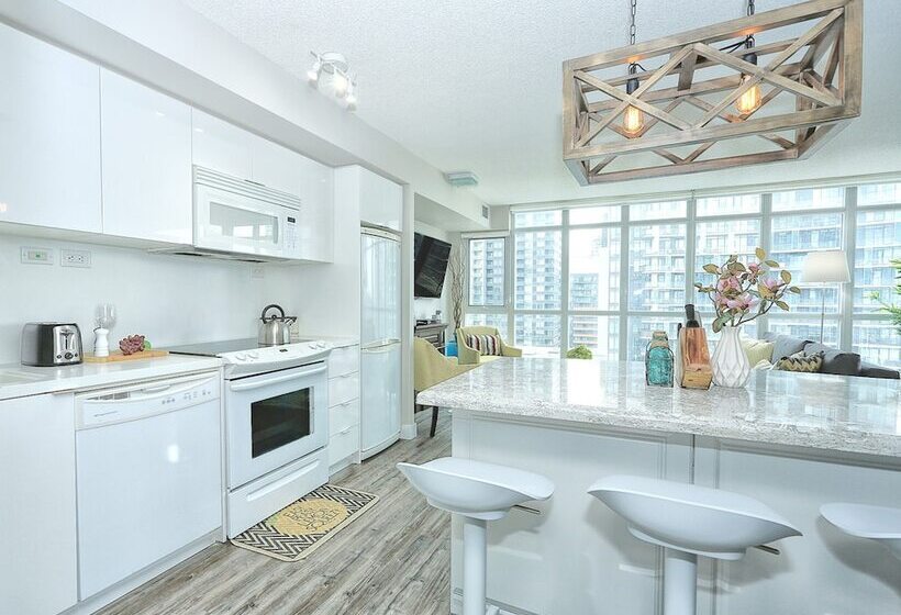 هتل Bremner Blvd Cn Tower Union Station