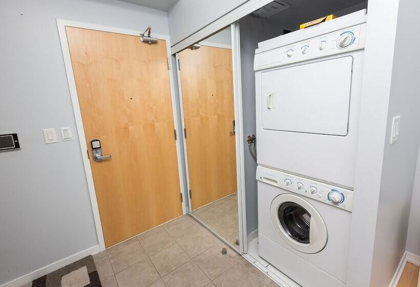 هتل Bremner Blvd Cn Tower Union Station