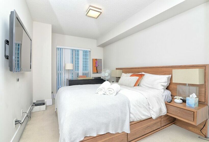 هتل Bremner Blvd Cn Tower Union Station