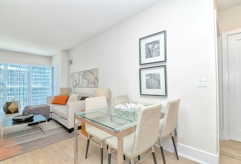 هتل Bremner Blvd Cn Tower Union Station