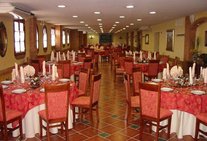 هتل Hostal Restaurante El Paisano