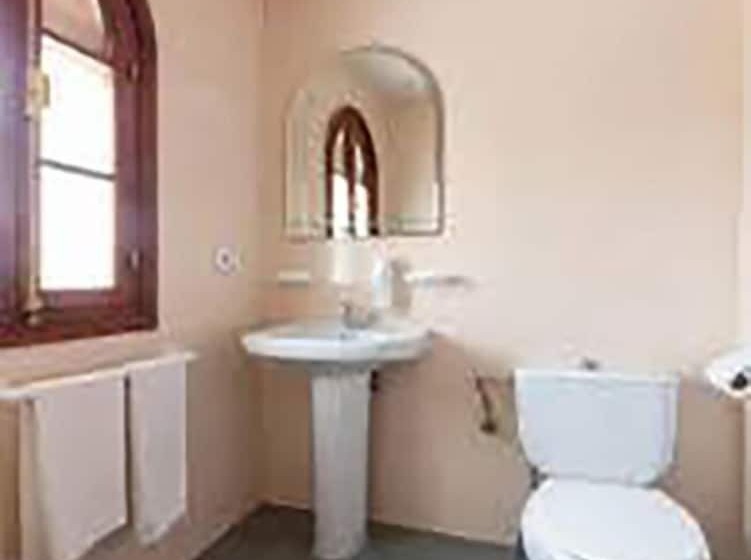 هتل Hostal Restaurante El Paisano