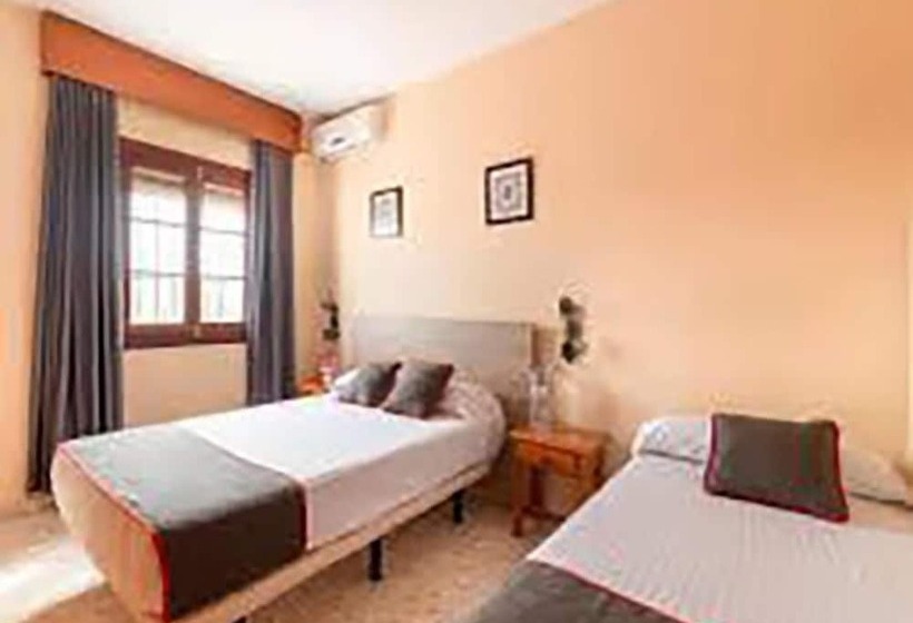 هتل Hostal Restaurante El Paisano