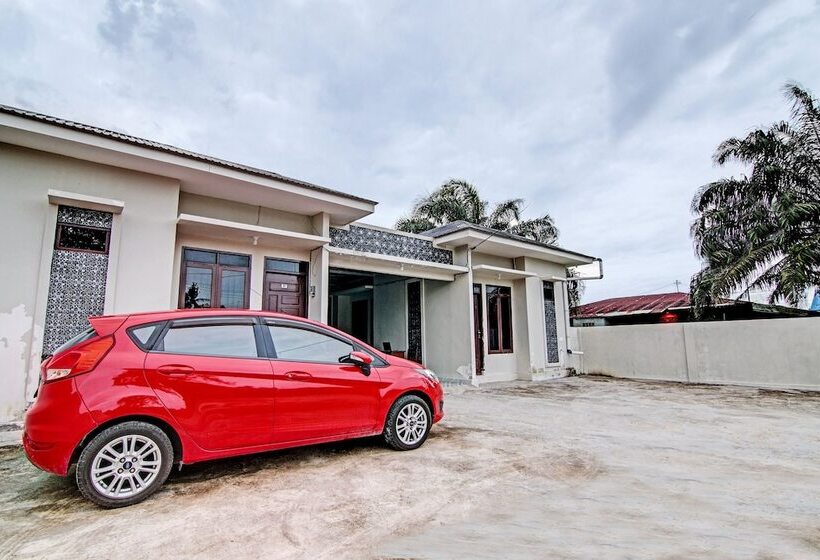 ホテル Oyo 92176 Sandira Syariah