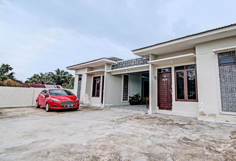 ホテル Oyo 92176 Sandira Syariah