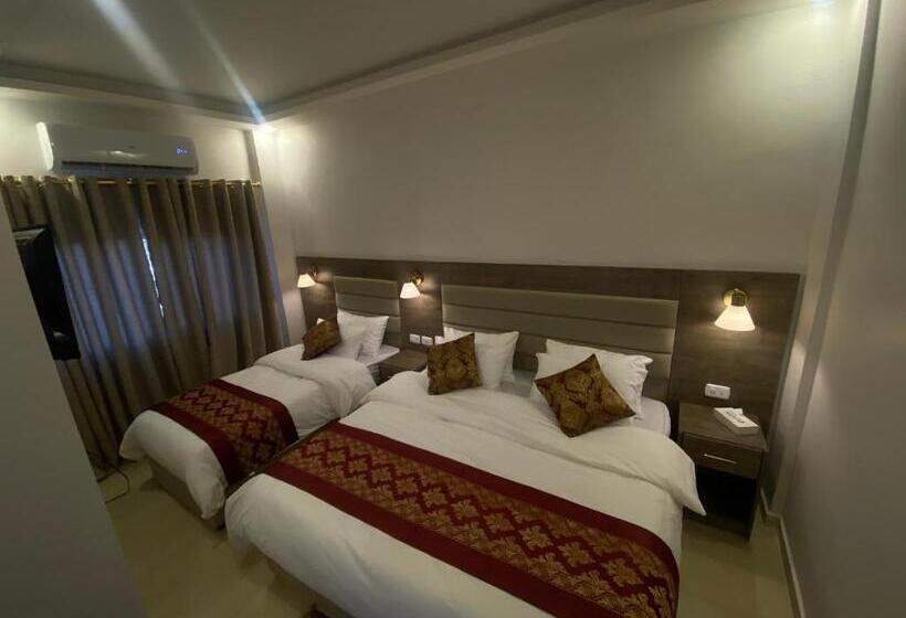 هتل Petra Oleander