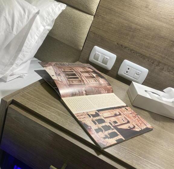 هتل Petra Oleander