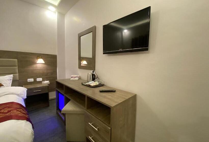 هتل Petra Oleander