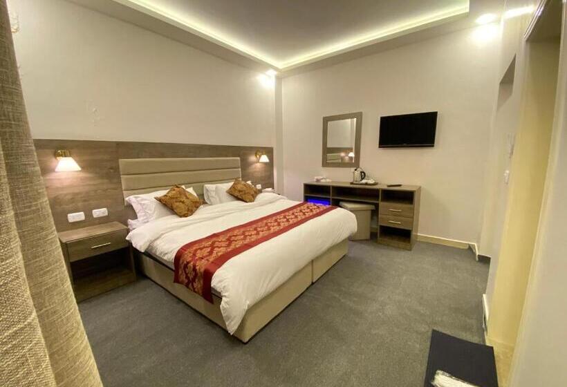 هتل Petra Oleander