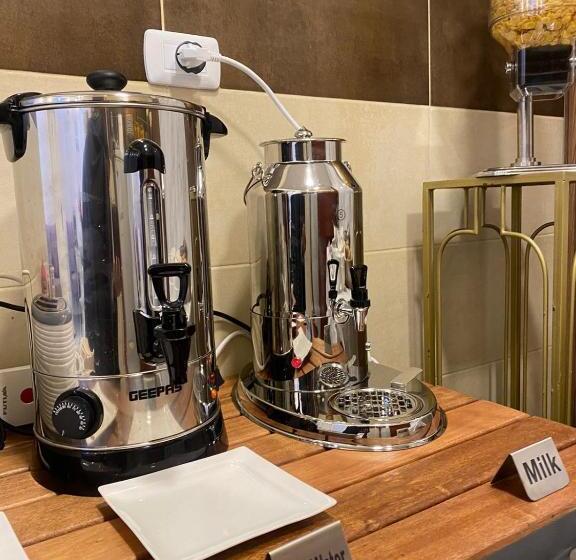 هتل Petra Oleander