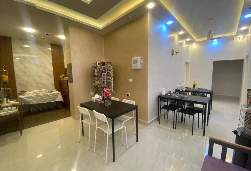 هتل Petra Oleander