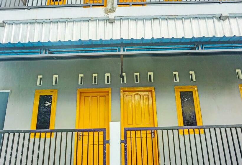 בית מלון כפרי Spot On 92168 Kost Pak Suyatno Syariah