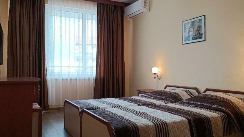 פנסיון лилия стая 1