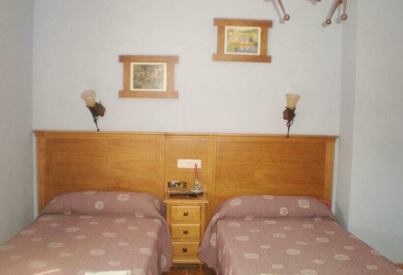 פנסיון Alojamiento Por Habitaciones