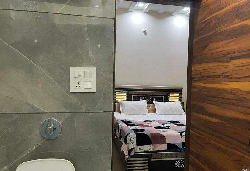 펜션 Homestay Comforts 500m From Amritsar Airport