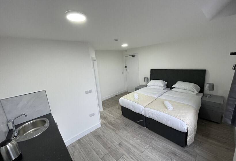 بنسيون Isuites