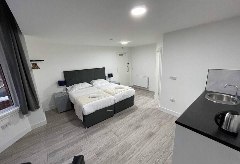 بنسيون Isuites