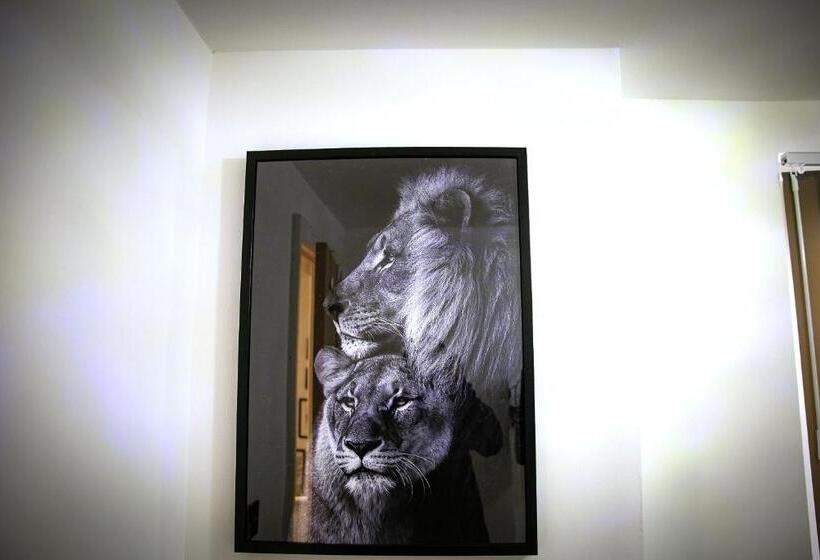 ペンション Rostron House