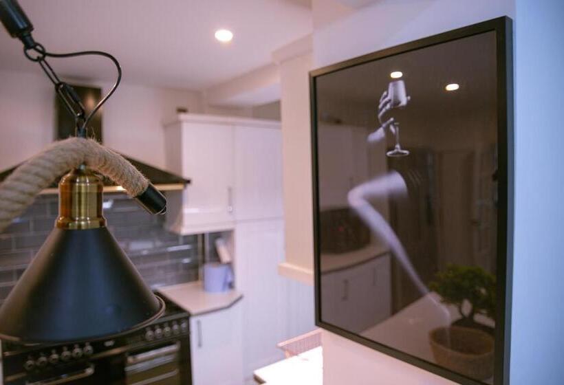 ペンション Rostron House