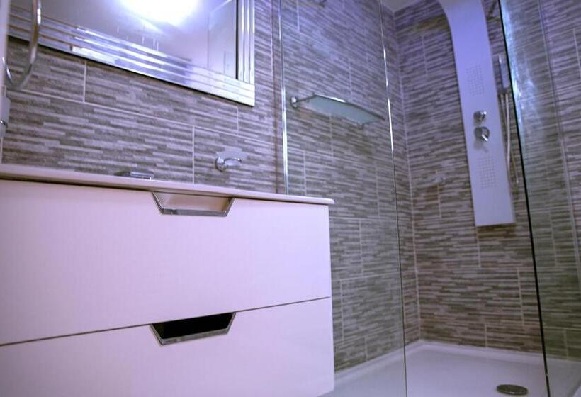 ペンション Rostron House