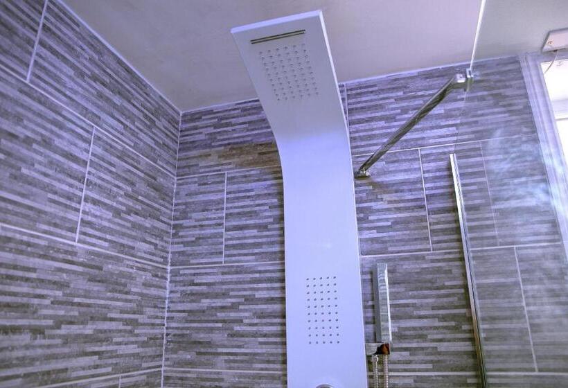 ペンション Rostron House