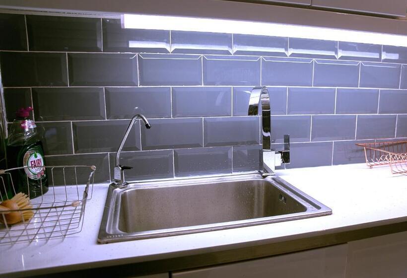 ペンション Rostron House