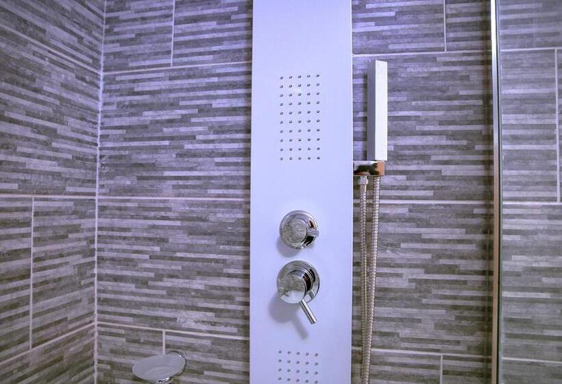 ペンション Rostron House