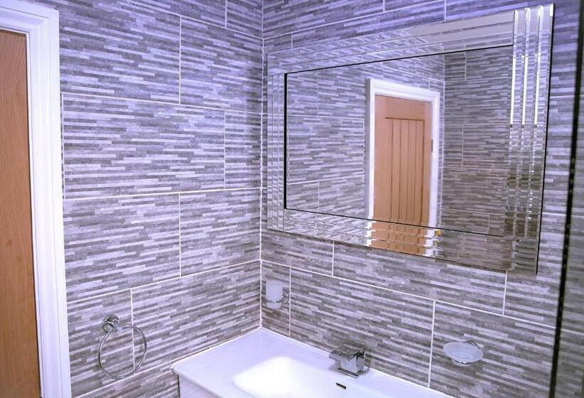 ペンション Rostron House