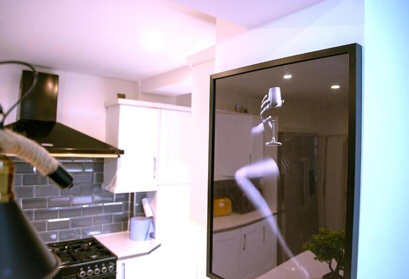 ペンション Rostron House