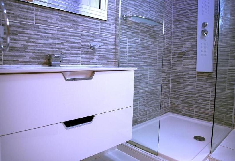 ペンション Rostron House