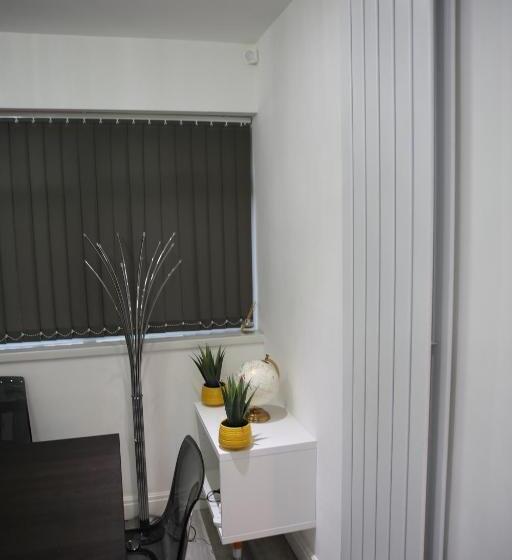 ペンション Rostron House