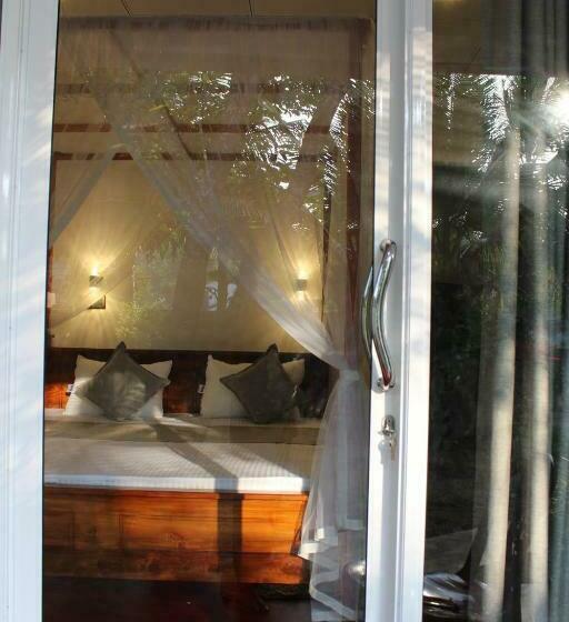 ペンション The Lodge