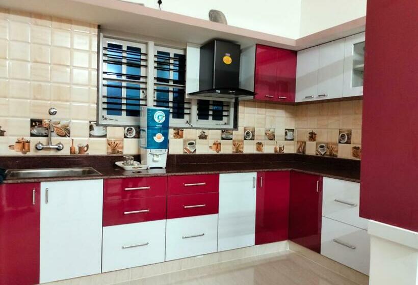 بنسيون Vivi Stays