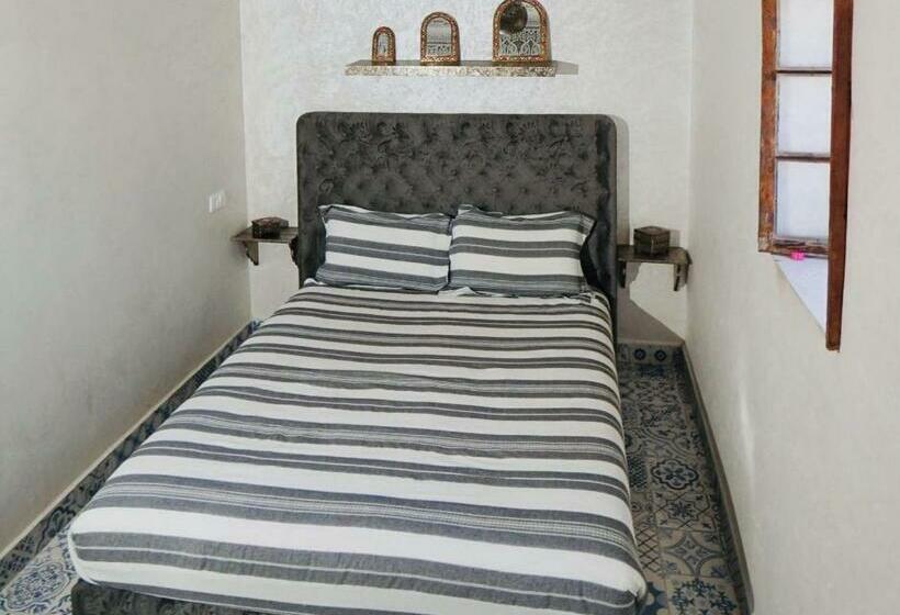 Riad Amelia : Lalla Nora Room
