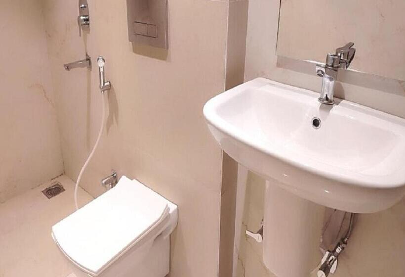 Staymaker Hotel Mohan Palace