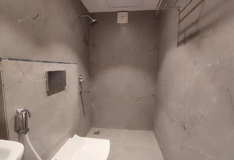 Staymaker Hotel Mohan Palace