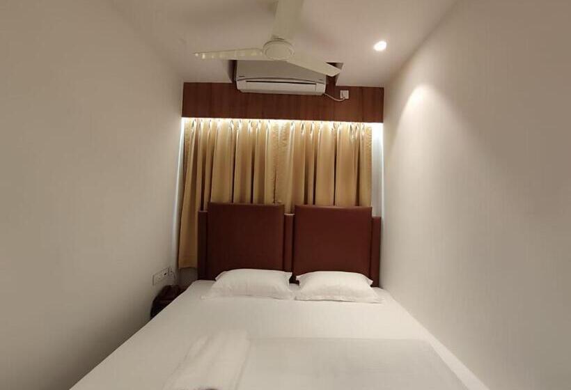 Staymaker Hotel Mohan Palace