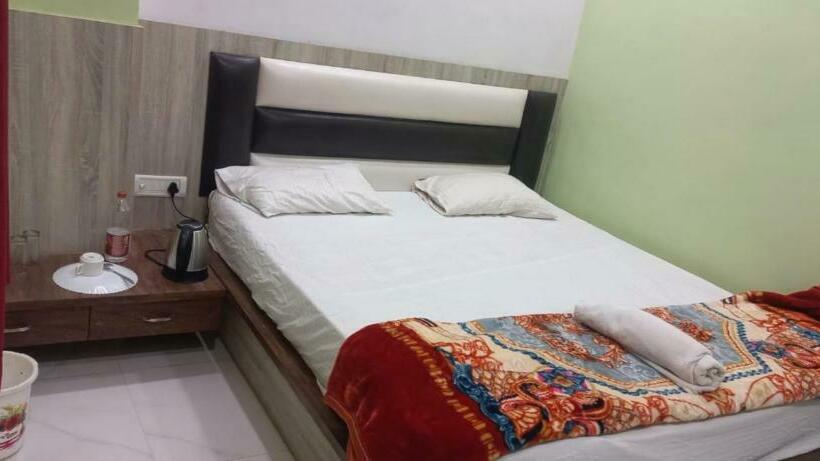 Staymaker Hotel Raj Banquet