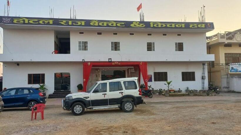 Staymaker Hotel Raj Banquet