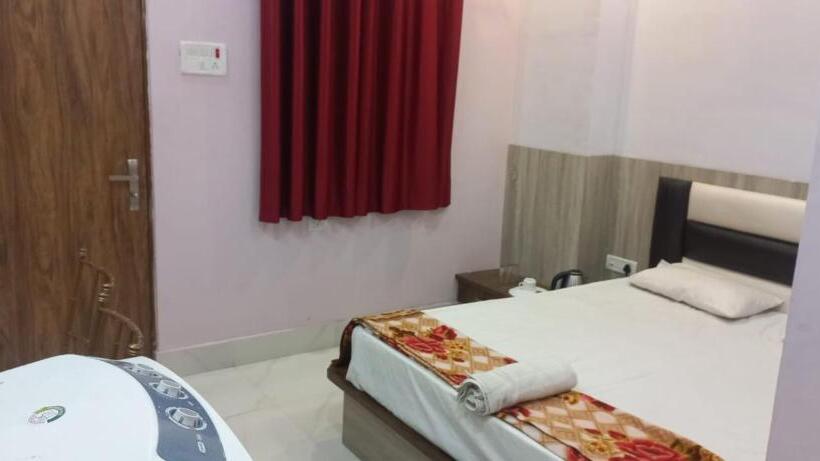 Staymaker Hotel Raj Banquet