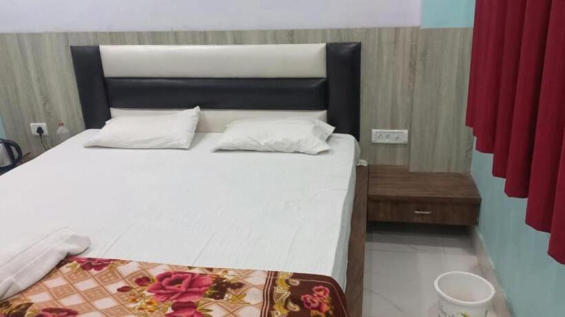 Staymaker Hotel Raj Banquet