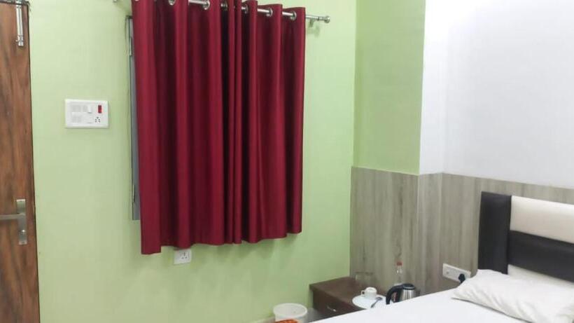 Staymaker Hotel Raj Banquet