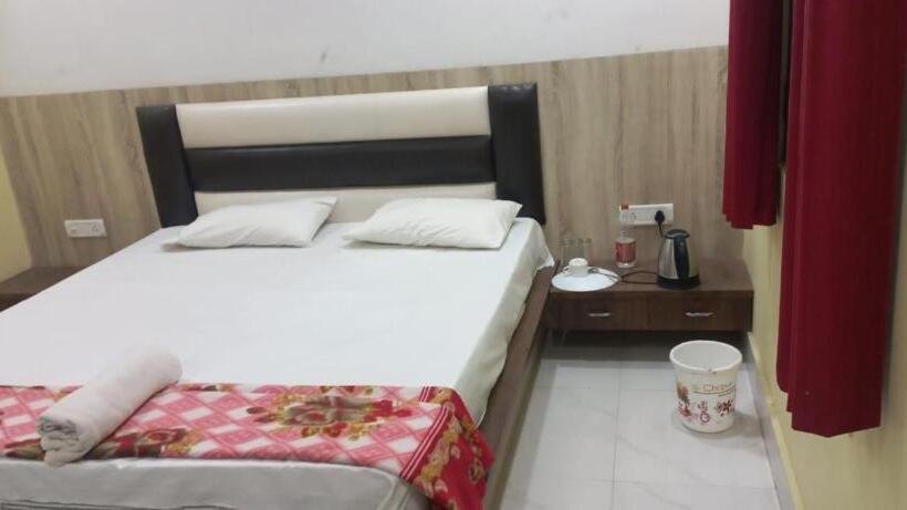 Staymaker Hotel Raj Banquet