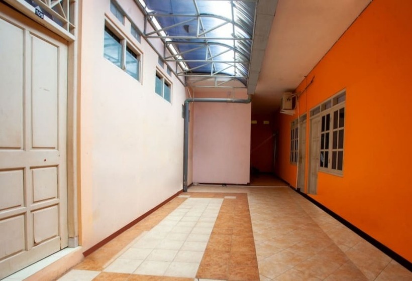 ユースホステル Homy House Semarang