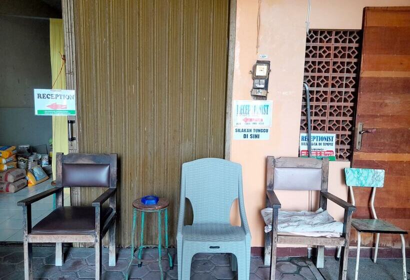 ユースホステル Homy House Semarang