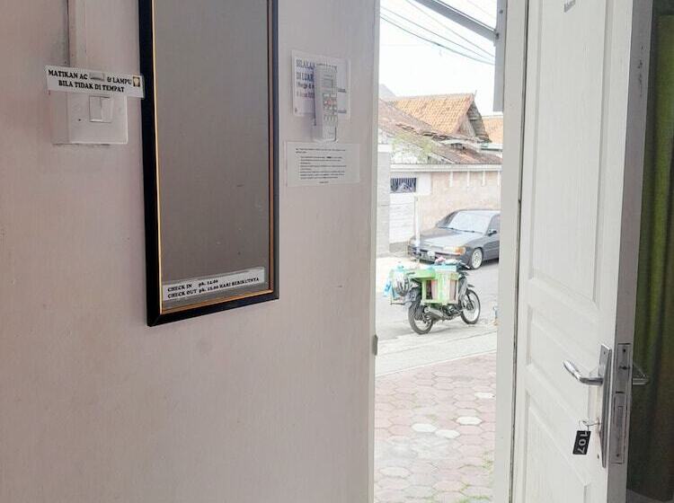 ユースホステル Homy House Semarang