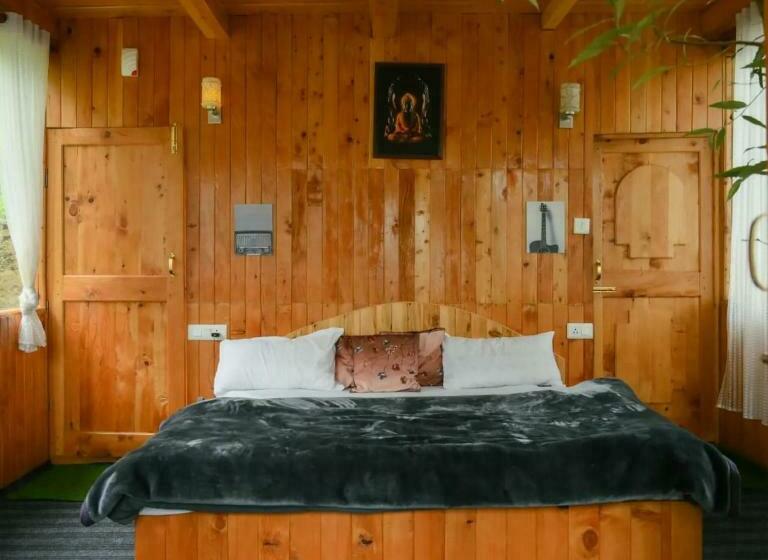 مبيت وإفطار Cliff Haven Treehouse & Cottages Jibhi