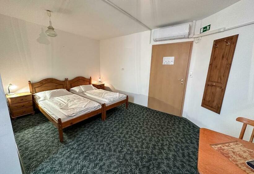 צימר Hand Birtok