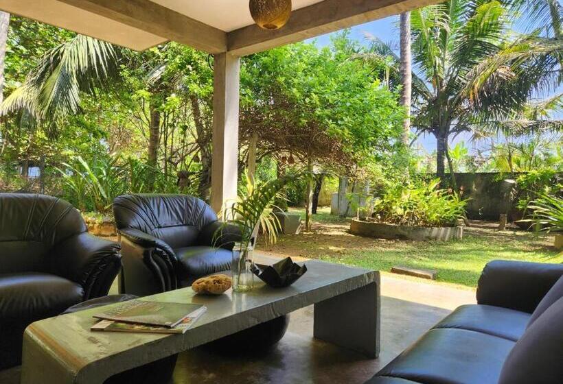 Bed and Breakfast Red Sun Beach Villa Kosgoda